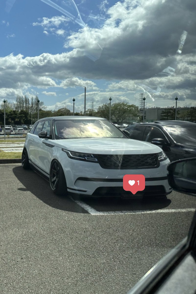 東北カスタムカーショー見に行って駐車場で見つけて思わず車内から撮っちゃいました😹
会場内の車よりカッコ良かったです😍🙏