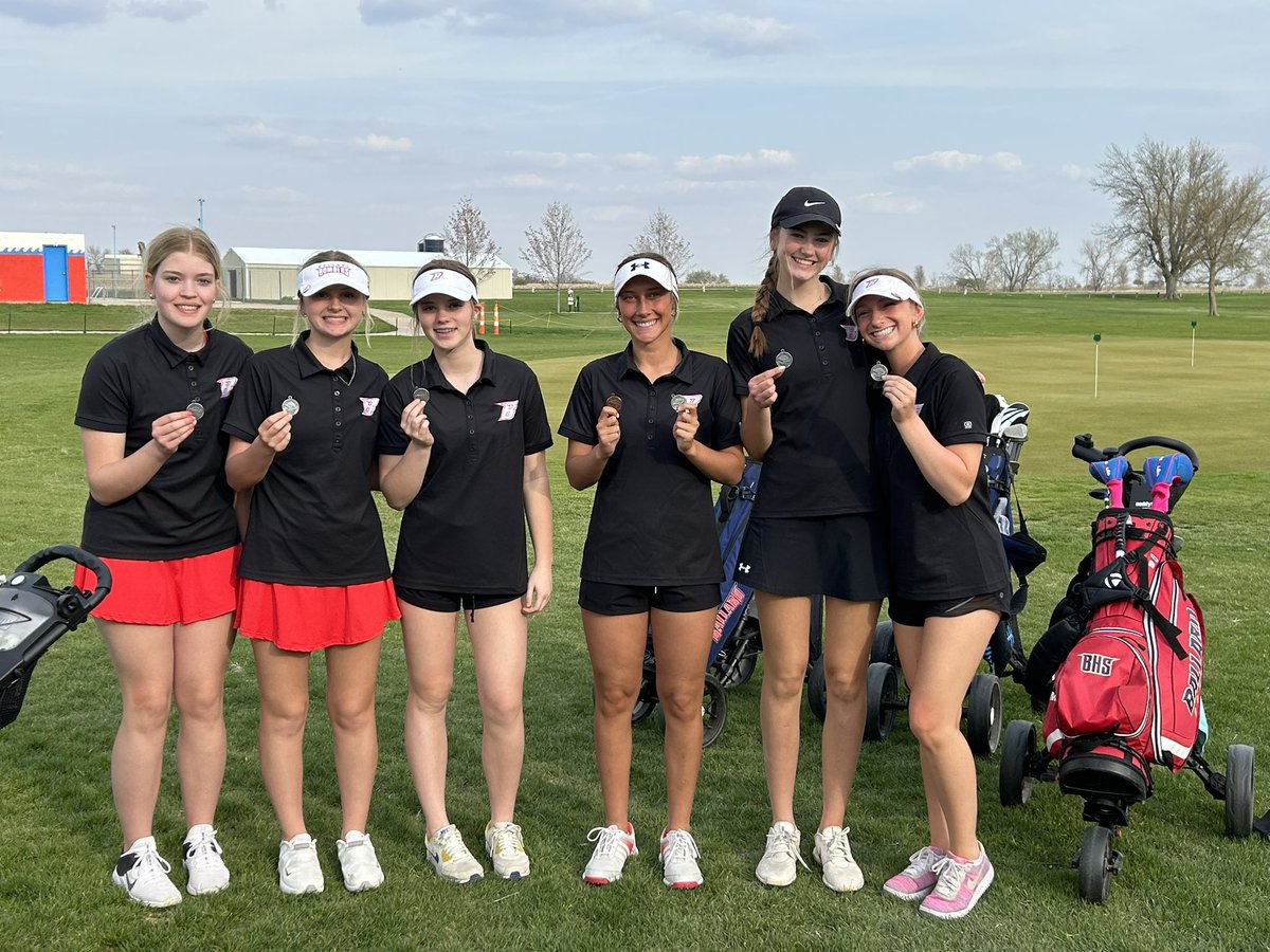 BallardGGolf's tweet photo. Ballard earns 2nd place at the WG invitational with a score of 399. Maddie Kielsmeier placed 4th with a score of 96. Go Bombers! https://t.co/ajHieN8jHq