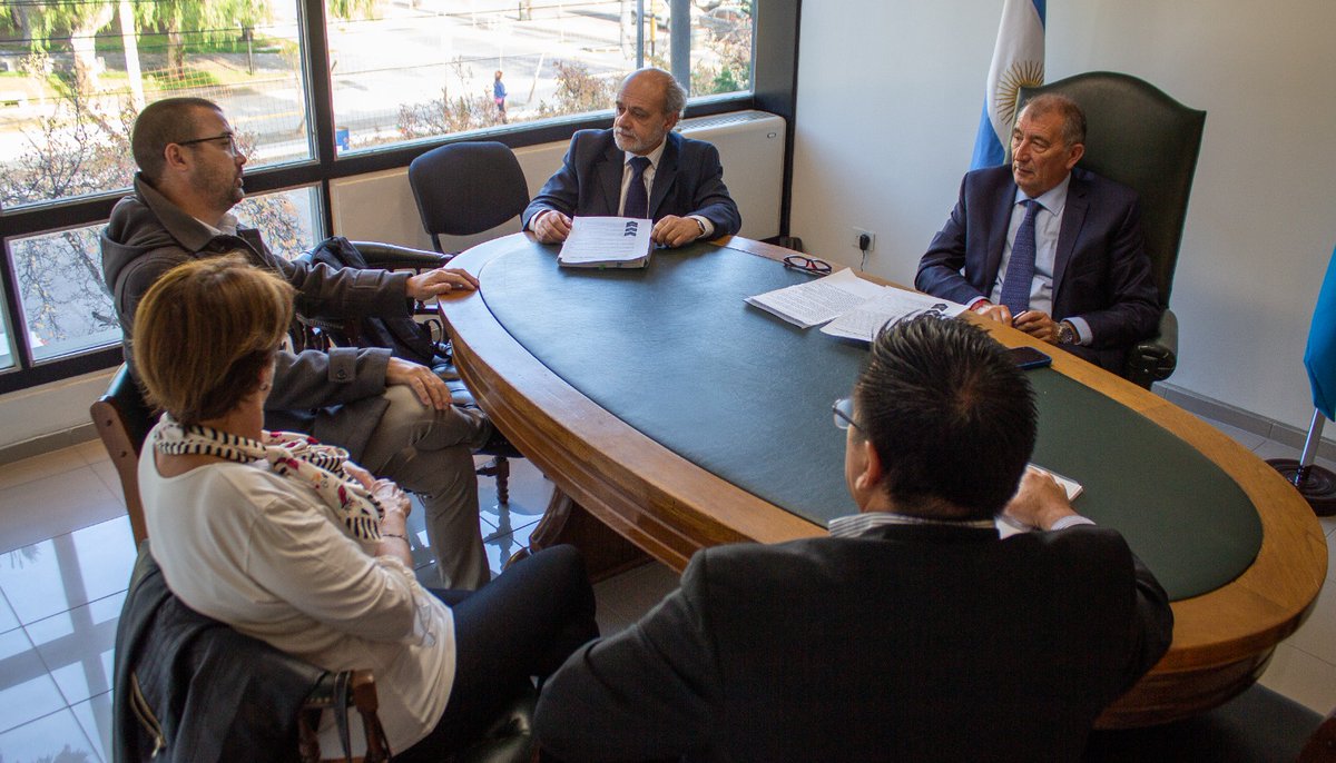Registro de Huellas Digitales Genéticas
La reunión se realizó en la Sala de Firmas del Superior Tribunal de Justicia durante la mañana de este miércoles 26 de abril. Fue un encuentro de trabajo con el fin de reglamentar la ley provincial que dispone la creación del Registro de...