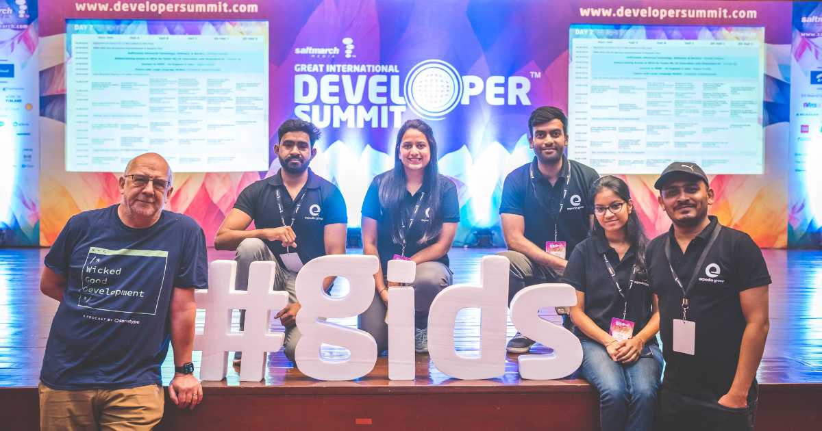 developersummit's tweet photo. Offering a new hope for 2023! @spoole167 with his new #developer friends. #GIDS #Developersummit Highlights from the 16th edition #Bengaluru, April 25-28 https://t.co/XmzCu1RSwX