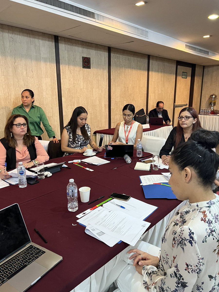 abonvecchioa's tweet photo. Qué orgullo ver como estudiantes de nuestra maestría @SaludPublicaMx @1CINyS se incorporan a las actividades del CENSIA y participan en eventos con discusiones de alto nivel, con importantes implicaciones para la salud pública. @ValAureoles @monicacastillo74 @urielcovaa https://t.co/BGtKnVqIdn