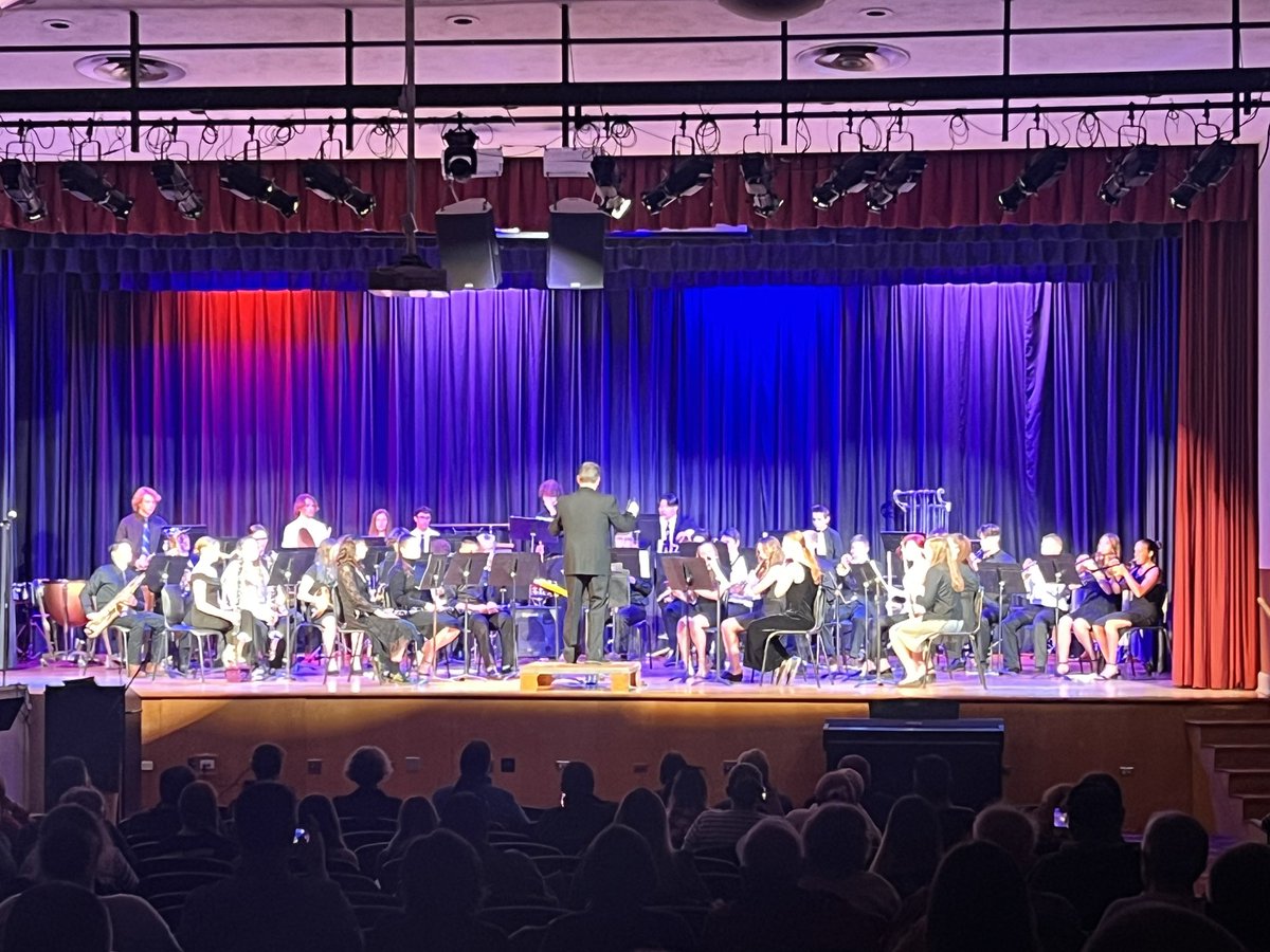 kathryn_grattan's tweet photo. Sunshine π Dottie πΆ & the senior high band concert π΅ makes for a great day @BBCSDBuzz! #BBpride #BEEtheLIGHT πβ¨ https://t.co/uWGZF7I2sr