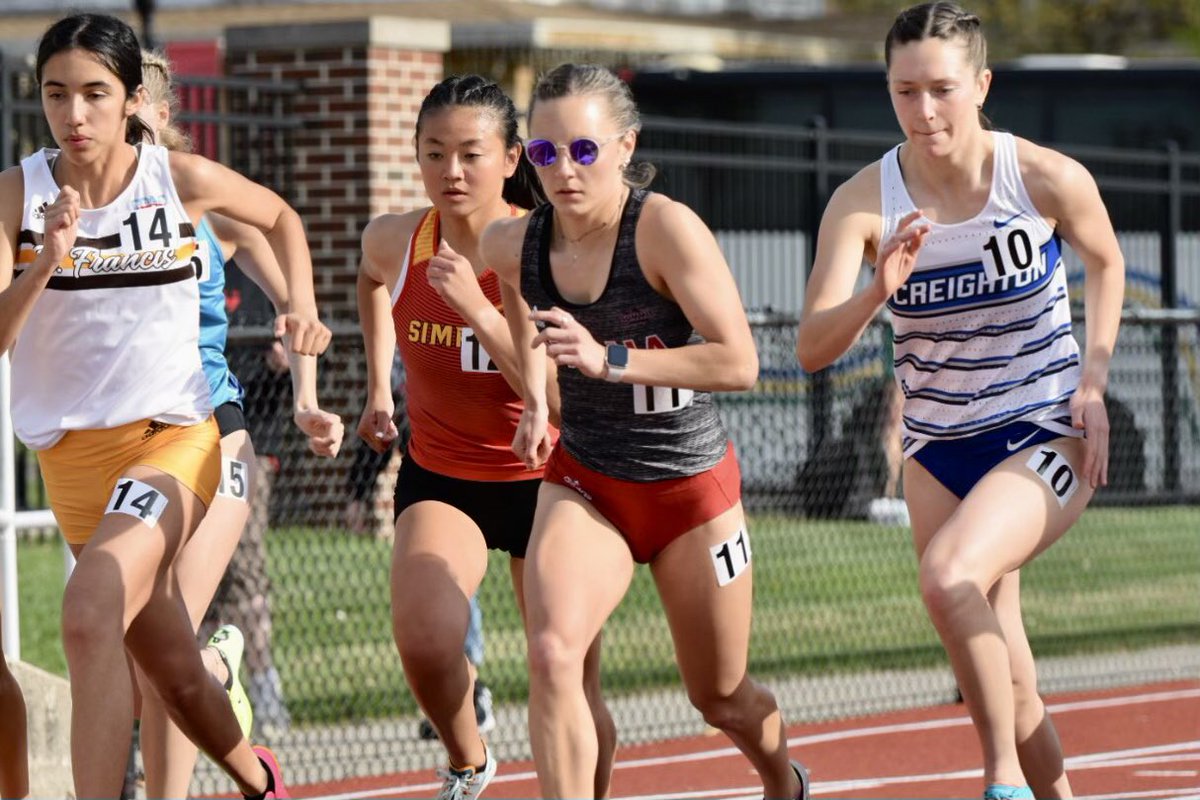 𝒦𝒾𝓅 𝒥𝒶𝓃𝓋𝓇𝒾𝓃 𝐼𝓃𝓋𝒾𝓉𝒶𝓉𝒾𝑜𝓃𝒶𝓁

Olivia Steffen with a 😎 𝒄𝒐𝒏𝒇𝒊𝒅𝒆𝒏𝒕 11 second PR in the 1500m with a time of 5:06.49‼️ 

#OmahaTFXC | ⚫️🔴🐮