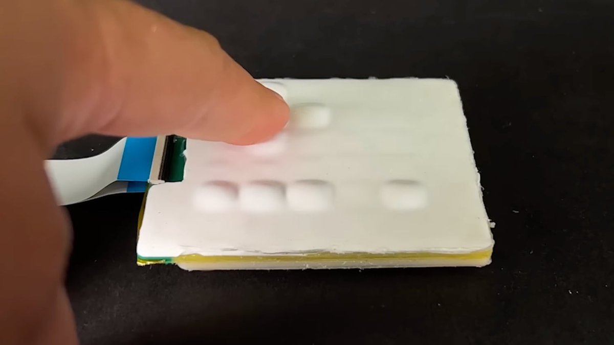 MacRumors's tweet photo. Researchers Develop New Tactile Technology That Could Enable a Pop-Up Keyboard on a Flat Smartphone Display https://t.co/qCnzNAEHv9 by @julipuli https://t.co/3Vt6fRDKrG