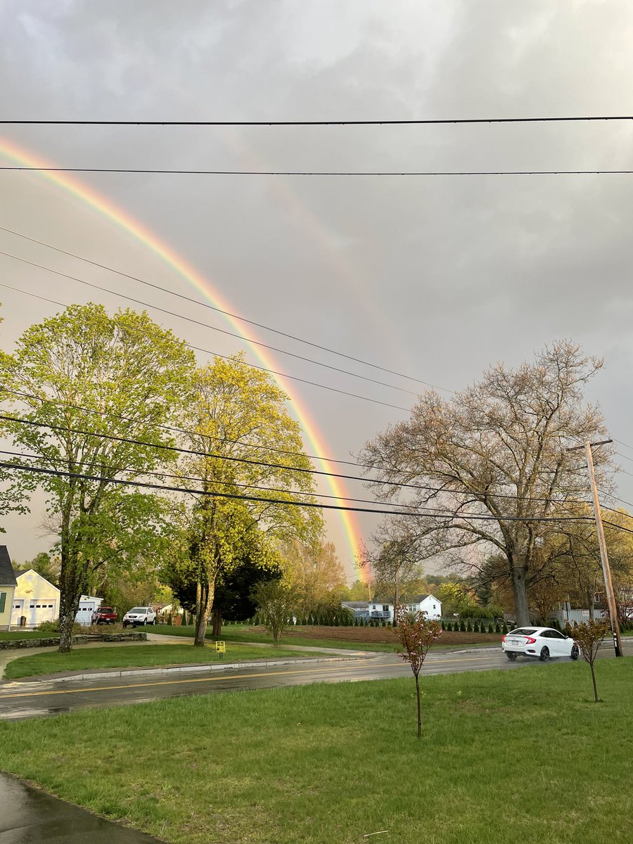 tomstweetsz's tweet photo. The most vibrant rainbow I have ever seen currently over Bridgewater MA. Almost a double rainbow too! @NWSBoston https://t.co/tB2WaVY0B4