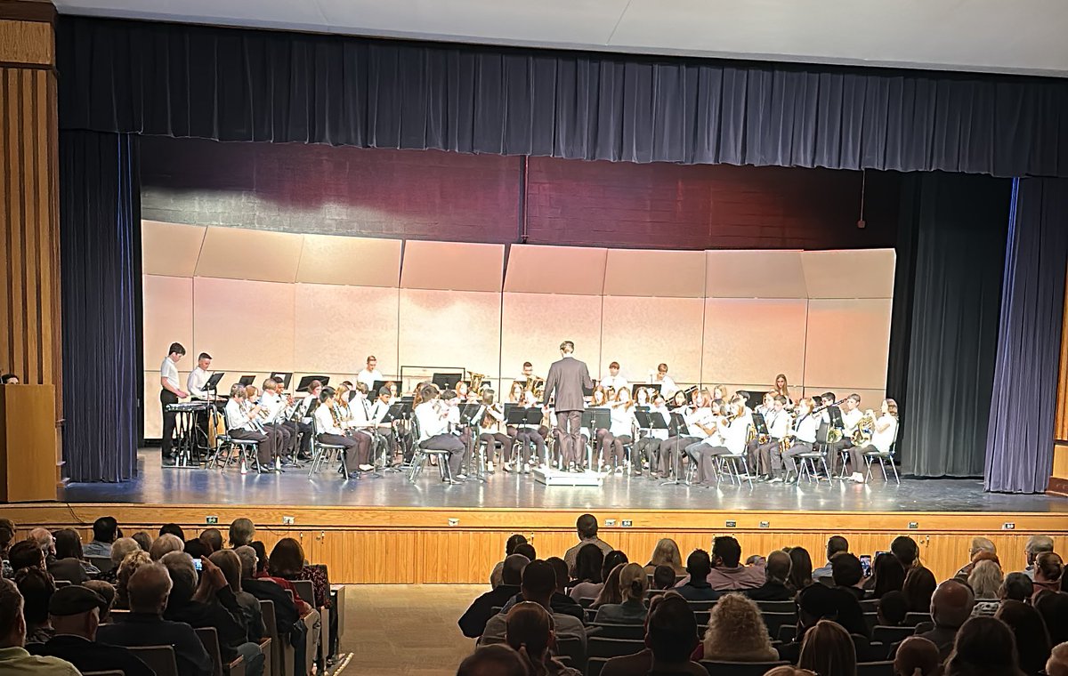 DrDelp_FR's tweet photo. FRMS kicks off the spring performing arts season with our outstanding 6th Grade Band and Middle School Jazz Ensemble directed by Mr. Funk! https://t.co/2JWiw8oPOI