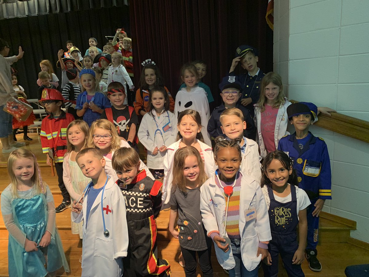 ButlerSAEKinder's tweet photo. So very proud of these kindergartners for putting on an amazing performance by @BurtonMusicSAE !! @SweetAppleES @andylallison @MrsAlhadeff https://t.co/8QU3ktoDkT