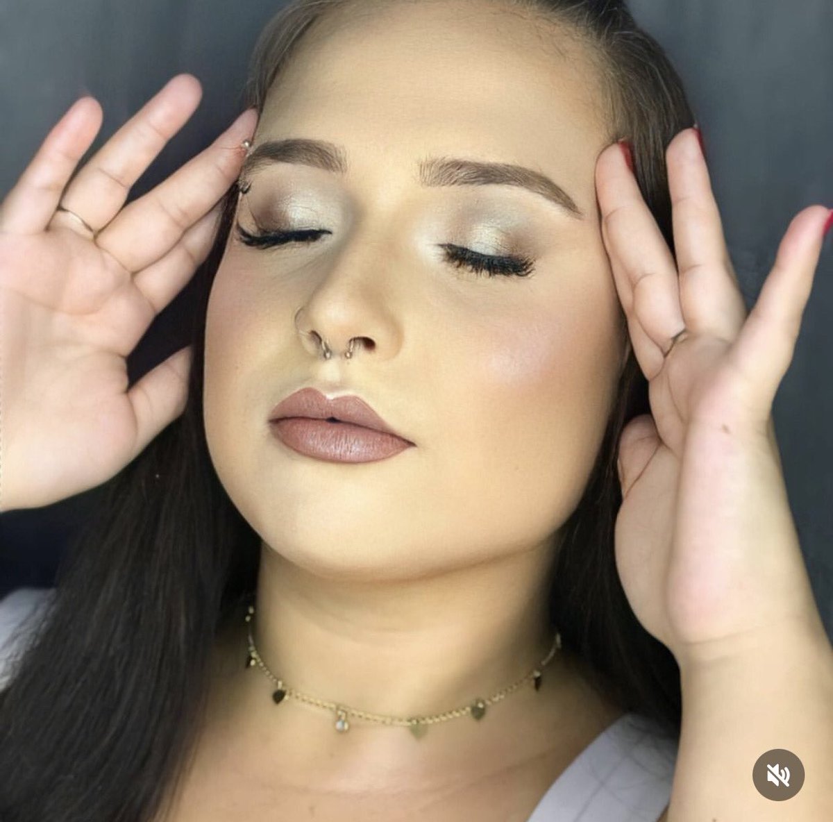 MaayM4chado's tweet image. Agenda aberta para maquiagem profissional, corre guria e marca já teu horário 😍❤️

Rolando no meu story do insta uma promo que tu vai ama, se joga e vai lá vê 🤌🏻😍 
instagram.com/maay_m4chado?i…