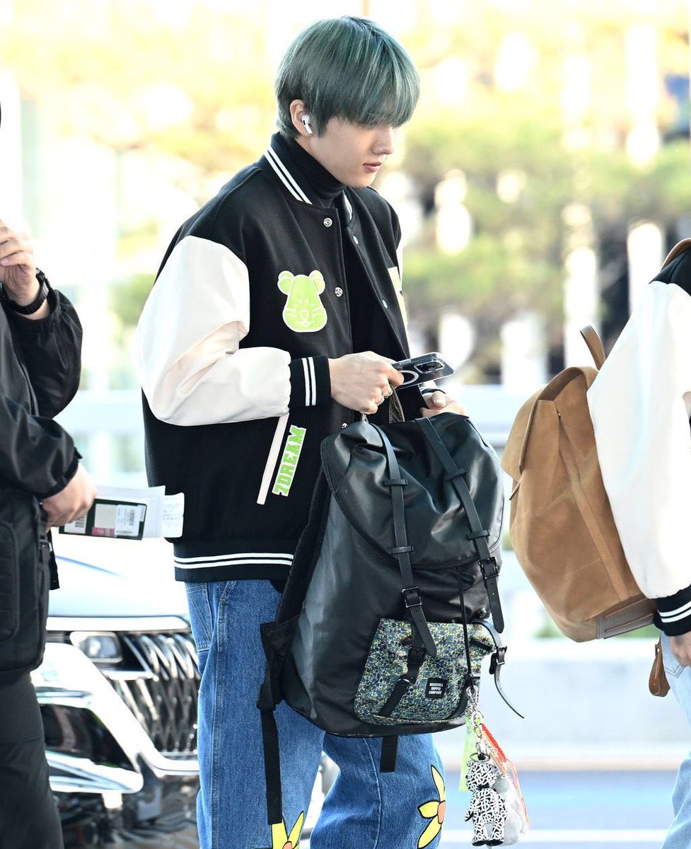 milinsathylee's tweet photo. จนถึงวันนี้จีซองก็ยังใช้กระเป๋าใบที่พี่เตนล์ซื้อให้เป็นของขวัญ เชื่อ(นาน)แล้วว่าใบโปรดจ���ิงๆ พี่เตนรู้พี่เตนดีใจแย่เลยนะน้องใช้คุ้มขนาดนี้ น่ารักอะ https://t.co/PXtDo6UapX