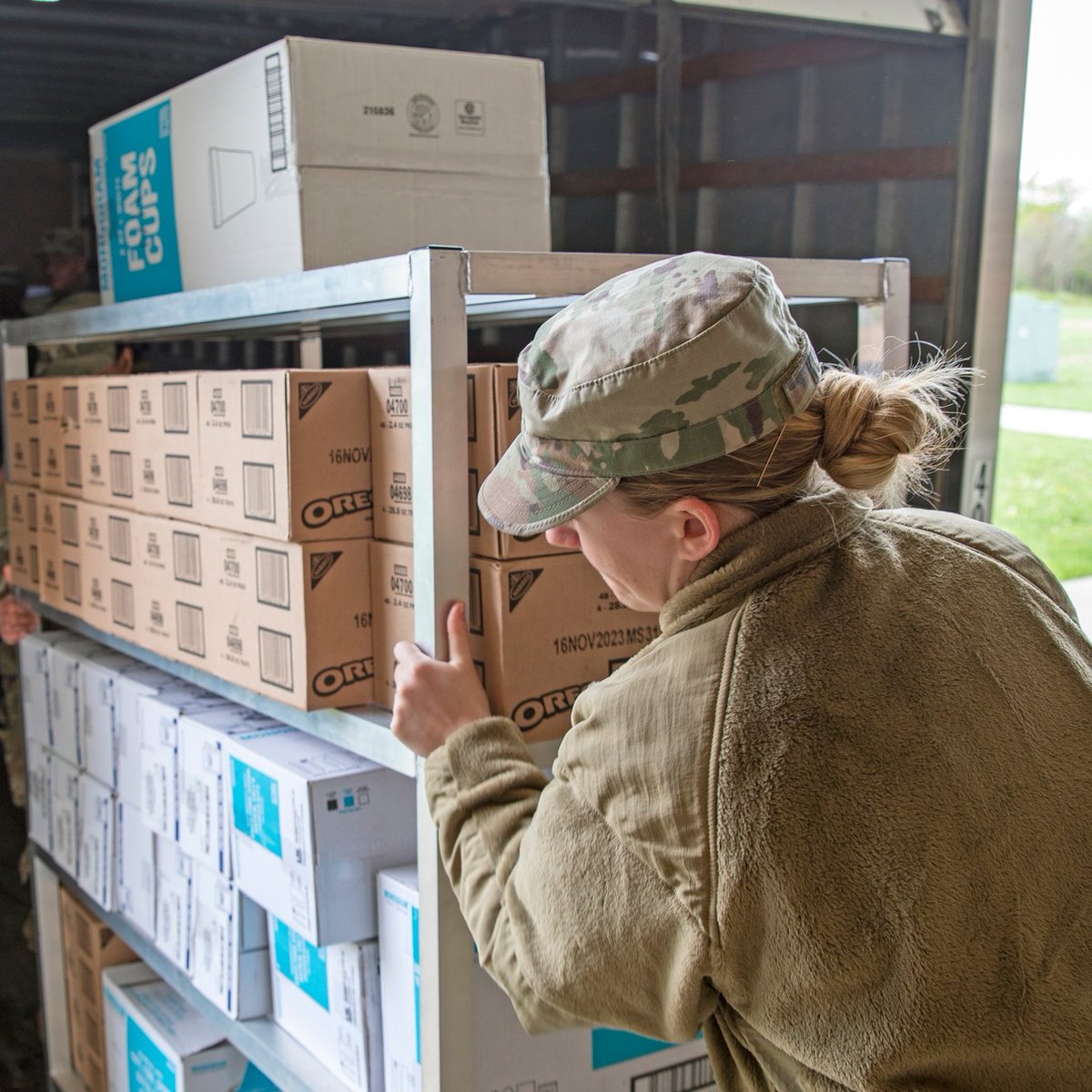 USArmyReserve's tweet photo. 38th Regional Support Group Supports Guardian Response 2023!
The 38th RSG facilitates and conducts life support operations such as providing food, lodging and computer system functionality assistance during the Army Reserve portion of the month long #GR23 exercise. https://t.co/Zt8bOqZaqh