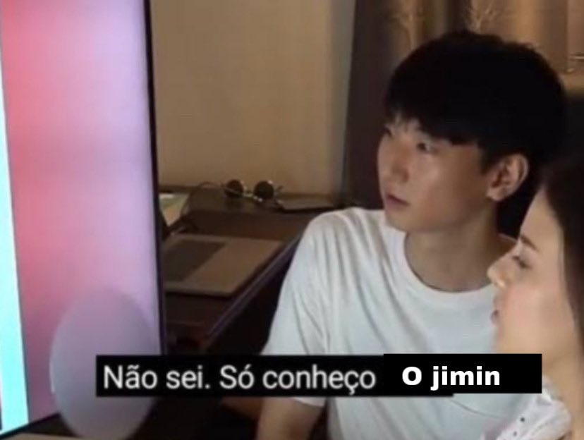 Eu vendo a live esperando o jimin aparece no evento na tifanny e só aparece gente que não conheço
