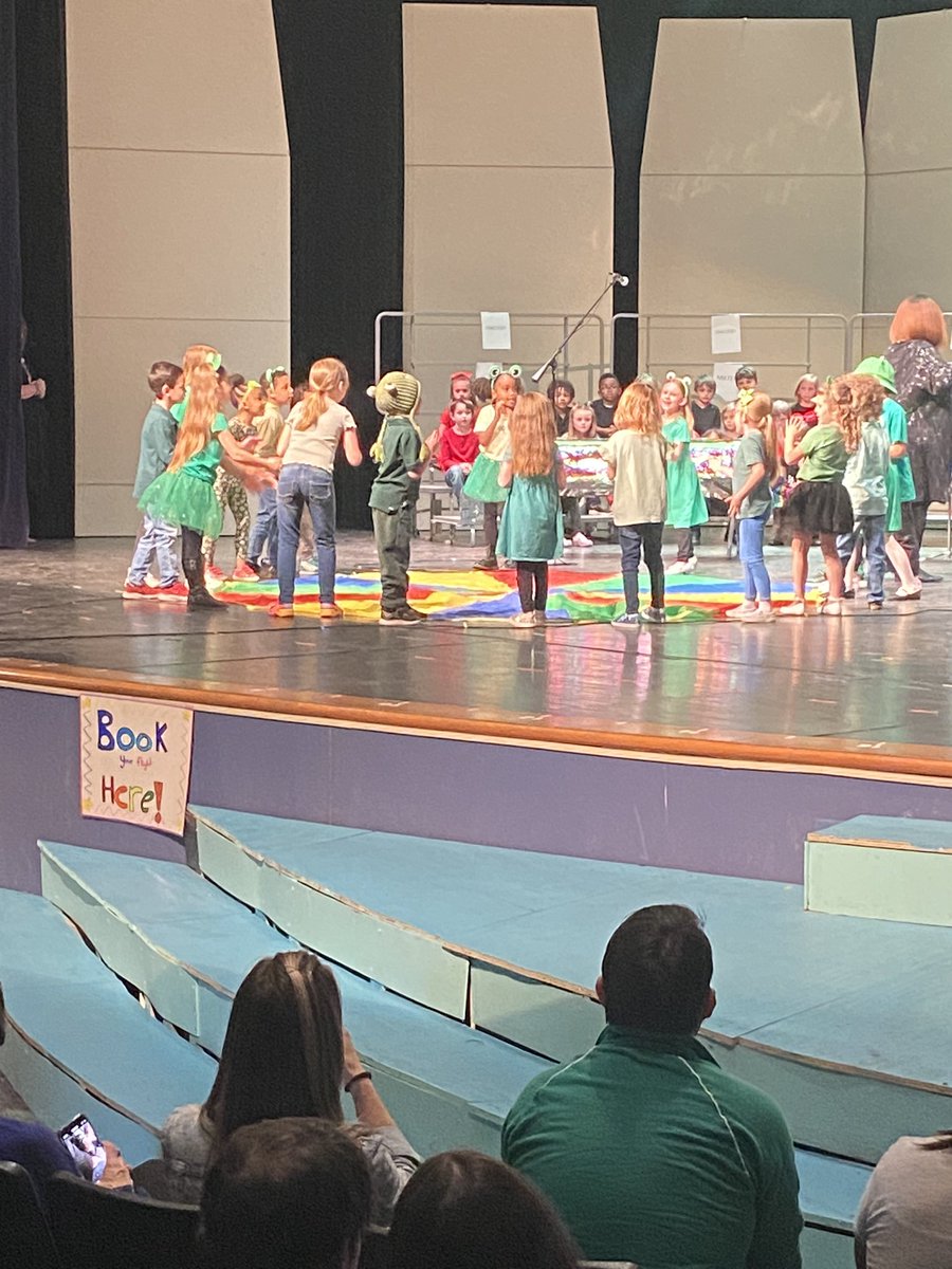 GigliottiVince's tweet photo. TK and K music concert took flight! Congrats to all our incredible performers. Thank you Mrs. Phillips! #berkleydifference #angellisallthat https://t.co/4UCzHTjz55