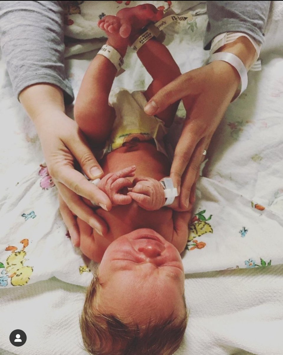 exclamate_'s tweet image. Two new poems! And one new illustration from @airrum! My favorite part is that illustration is based on this photo of Elliott when we were still in the hospital.