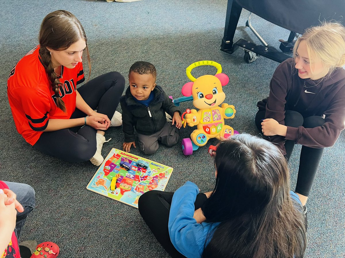 DrBalintfy's tweet photo. #LiverpoolLittles at LHS today. Christopher and Peanut had a great time. Bonus, Maddie and Luca also got to come for #BringYourChildToWorkDay
#WarriorsAtWork #LiverpoolLeads #LiverpoolStudentsAsTeachers #AuthenticLearningExperiences https://t.co/hC10aCFugE