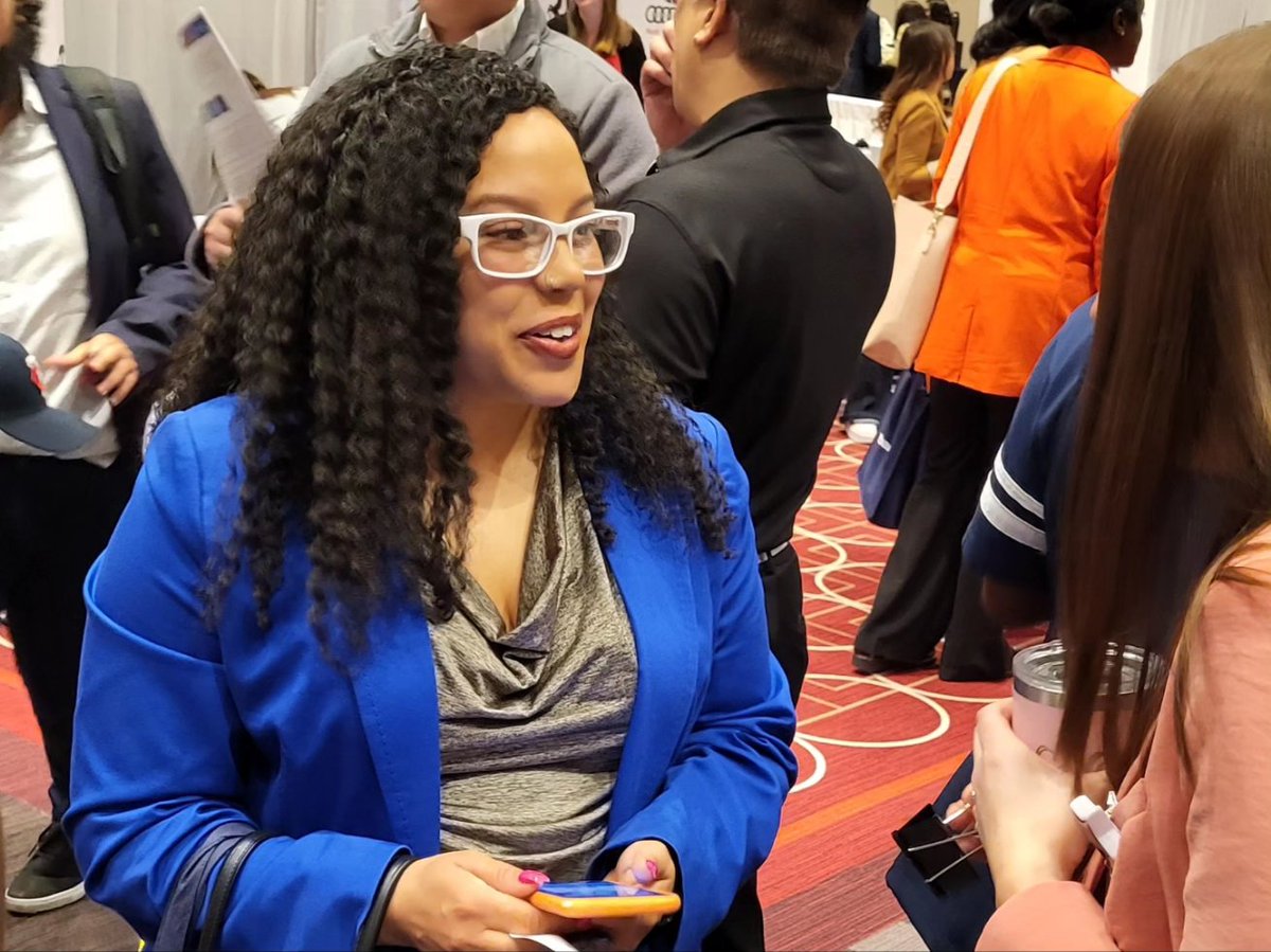 POCCareerFair's tweet image. The energy in the room was off the charts at the #PeopleofColorCareerFair! Our amazing employer partners were here and met so many talented #ProfessionalsOfColor who were looking to  take their careers to the next level. 

📸: @childrensmn @Minnesota_dhs