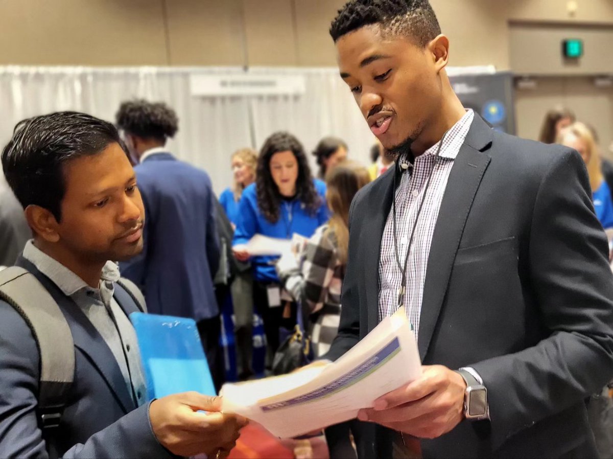 POCCareerFair's tweet image. The energy in the room was off the charts at the #PeopleofColorCareerFair! Our amazing employer partners were here and met so many talented #ProfessionalsOfColor who were looking to  take their careers to the next level. 

📸: @childrensmn @Minnesota_dhs