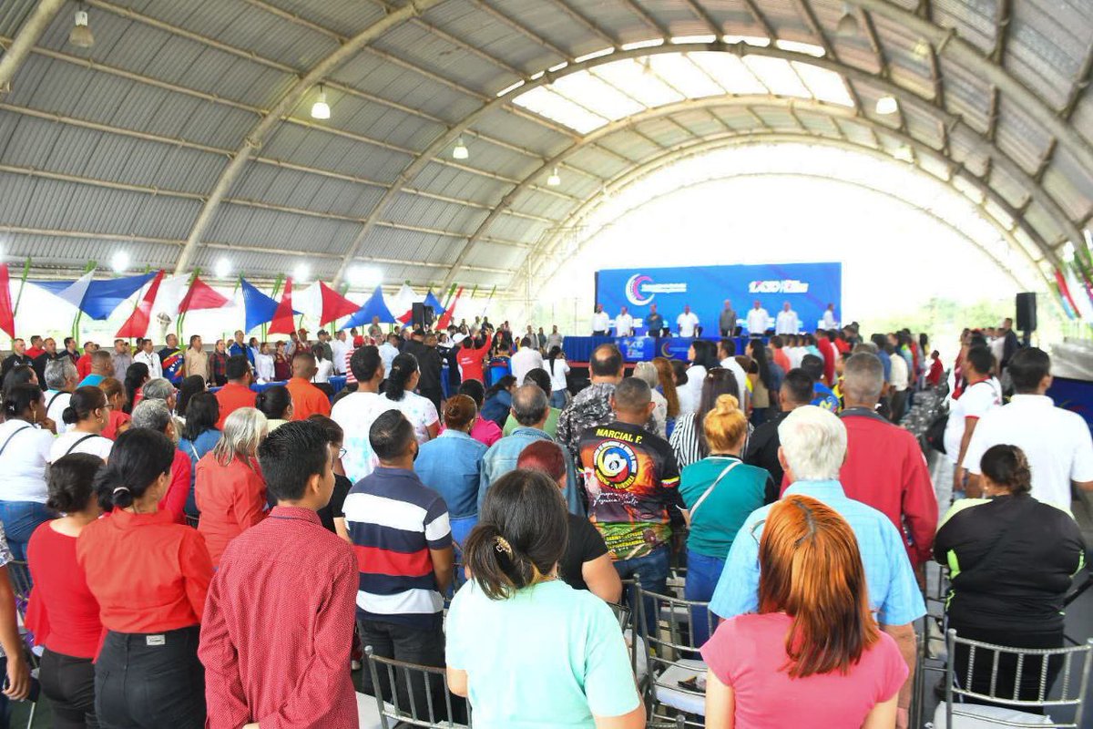 “Nosotros como #PoderPopular priorizamos porque lo padecemos y sabemos las realidades que tenemos” sentencia la vocera comunal, María La Cruz tras señalar la importancia de la participación del Pueblo en el despliegue de los gabinetes de Servicios Públicos

#LevantenElBloqueoYa