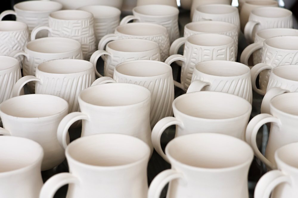 nimastoneware's tweet image. Ready for the glaze marathon.
—
#mugs #handmademugs #ceramicprocess #bisque #potteryprocess #handmadeisbetter instagr.am/p/CrjmgLMPX_V/