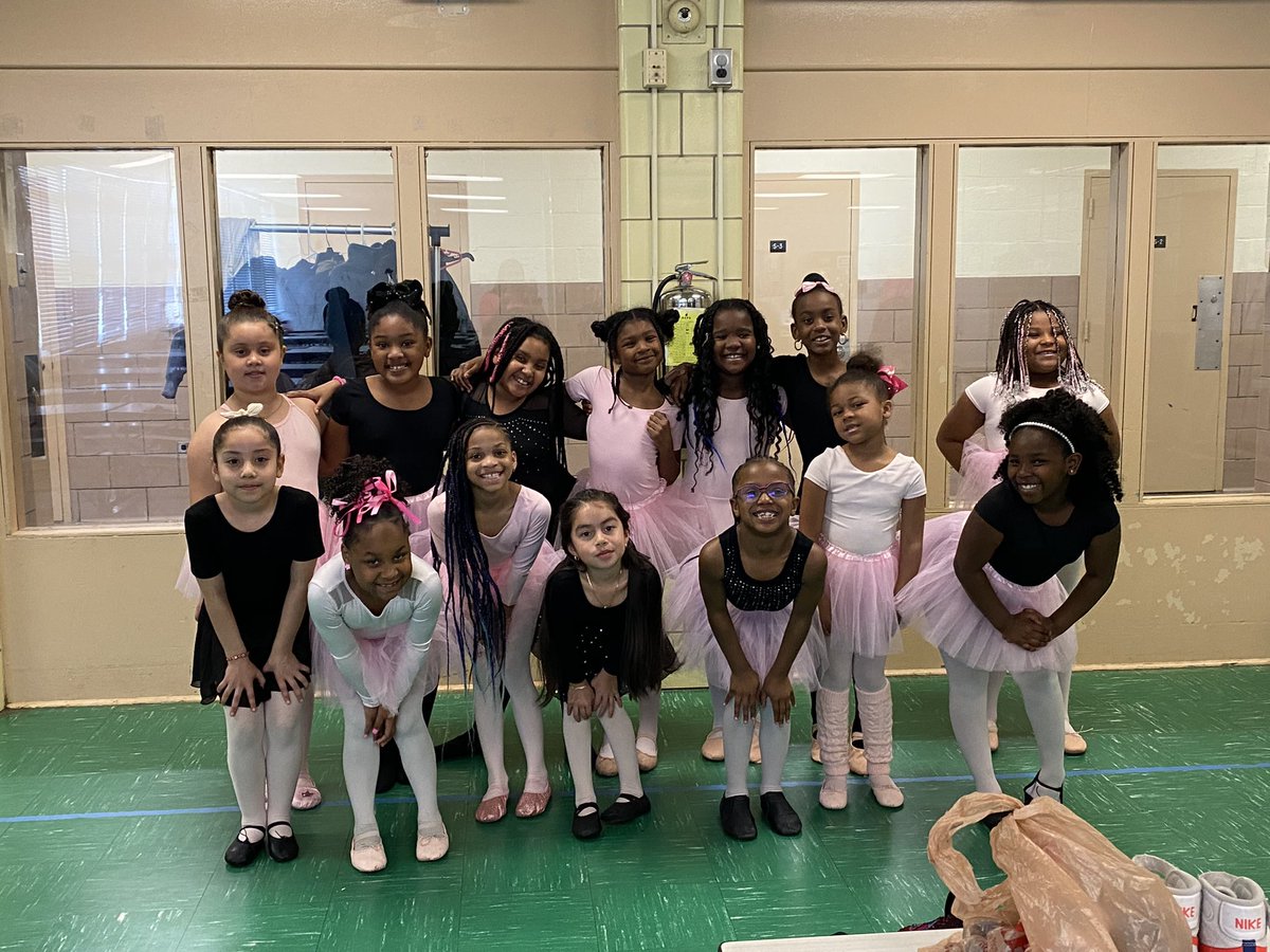 MsMiller_grade2's tweet photo. Oakleigh’s first annual Ballet recital! I am so so proud of all these amazing ballerinas! All your hard work truly paid off on the stage tonight! 🩰😊 Couldnt have done it without the help of @anders_miss https://t.co/2hgjhkslFT