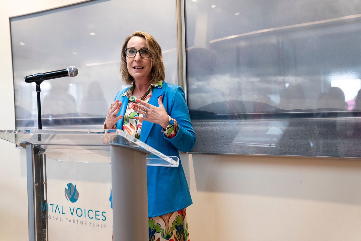 VitalVoices's tweet photo. “We need all of their voices. We need your voices, and we’re so grateful to have you here to help us celebrate women journalist everywhere.” - #IWMF’s Elisa Lees Muñoz’s on amplifying the global voice of #womeninjournalism. #truthinstorytelling #womenjournalists #VitalVoices https://t.co/UyIlaGxD0z