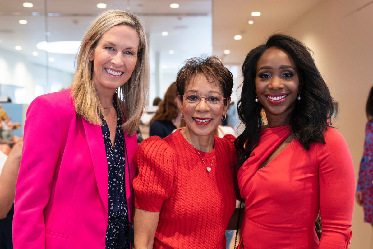 VitalVoices's tweet photo. “It’s really important that we lift each other up and recognize each others’ work…”— CNN’s @abbydphillip speaks about seeing more #womenjournalists  in the White House press room and the importance of building community ahead of the #WHCD weekend. #truthinstorytelling https://t.co/nPqOPBc5Bp