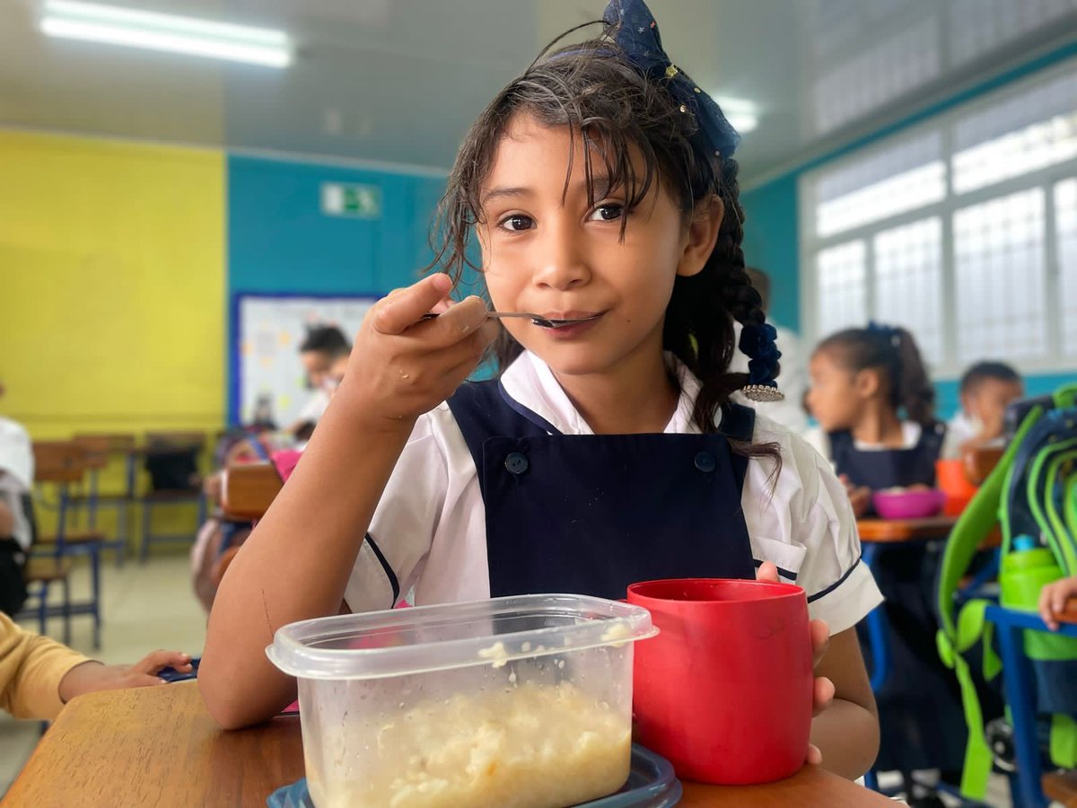 La merienda escolar

Derecho a la educación con seguridad alimentaria.
#LaPazNuestraVictoria 
#NicaraguaTriunfa