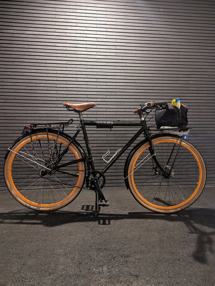 Ryota_cycling's tweet photo. 形態を毎月変化させくる愛車
#CF01
Vブレーキ、ディスクブレーキと使いましたが、リムブレーキは当然リムが汚れるので個人にはもう使わないかな
制動力はあるんだけど、リムも消費するし
この古いリムを使い続けるなら手組みでディスクブレーキにしてよかったと思いました https://t.co/dq5Xl001fb