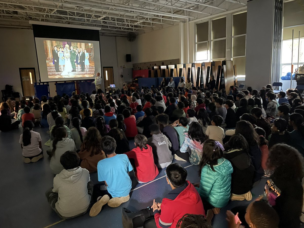 Michelle22669's tweet photo. What an amazing evening  and daytime visit with Jerry Pallotta!  It was an honor to have him visit Lincoln!!!  I loved hearing students say “This was the best day” And I have to say I agree!!!
#lncproud @LincolnSchool8 @jerrypallotta https://t.co/C0Txbw7FMO