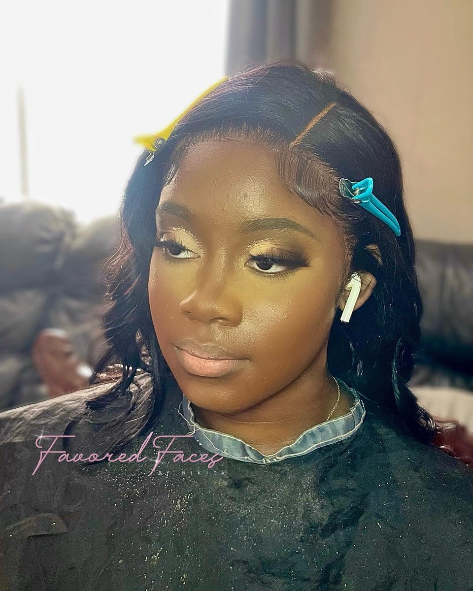 favoredfacess's tweet photo. you know its that season where we book glitter glams FOR a reason! 😍✨ 

𝐆𝐑𝐀𝐃 &amp; 𝐏𝐑𝐎𝐌 𝐒𝐙𝐍 𝐃𝐄𝐀𝐋:
Are you graduating or getting ready for prom?! All glams are $75 for 2023 graduates of all ages &amp; any prom-goers! 

Book: https://t.co/d6haJxb7VL https://t.co/UNHjKmp5kx