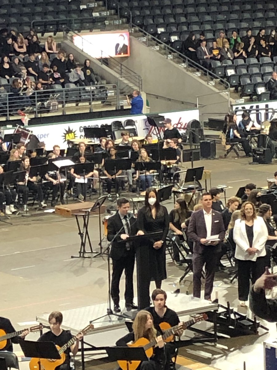MrsDeVooght's tweet photo. Opening statements from #VarietyIs Co-chairs from @MedwayHSMusic and @SaundersOne. @TVDSB https://t.co/lrbRaj790v