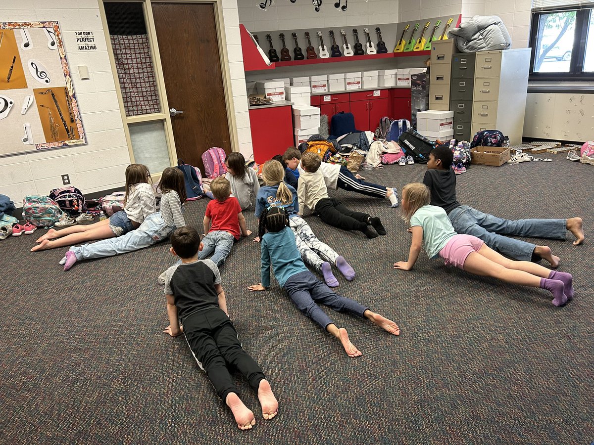 AReveter's tweet photo. Last day of Fox Club, I let the students come up with their own flow and take turns teaching a group. They did such an amazing job!!!! We have several futute yoga teachers in this bunch. #Y115 #Breathe4Change https://t.co/U39xZxRweD