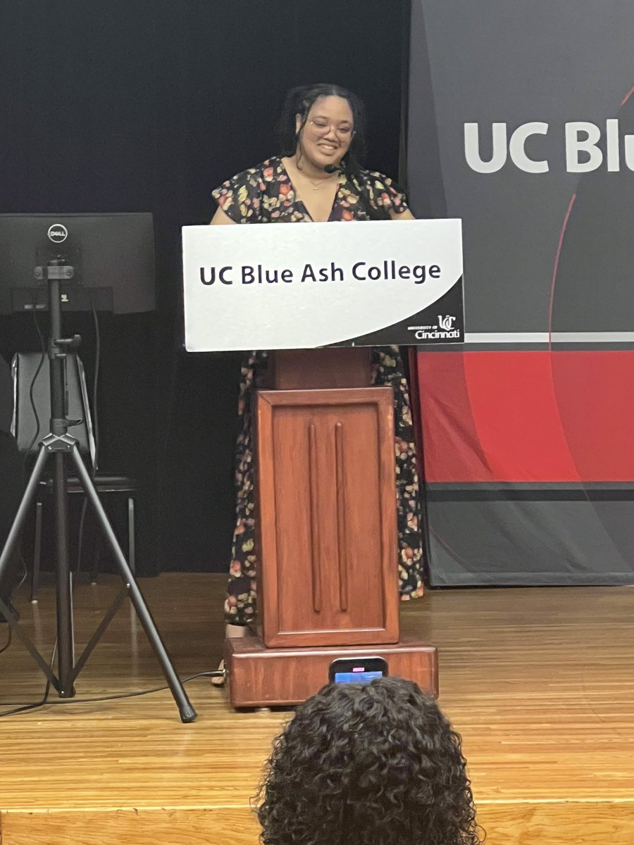 ProfSigler's tweet photo. Our Honors Student of the Year giving her speech! Congrats, Briana! @UCBlueAsh https://t.co/aBocjo86bh