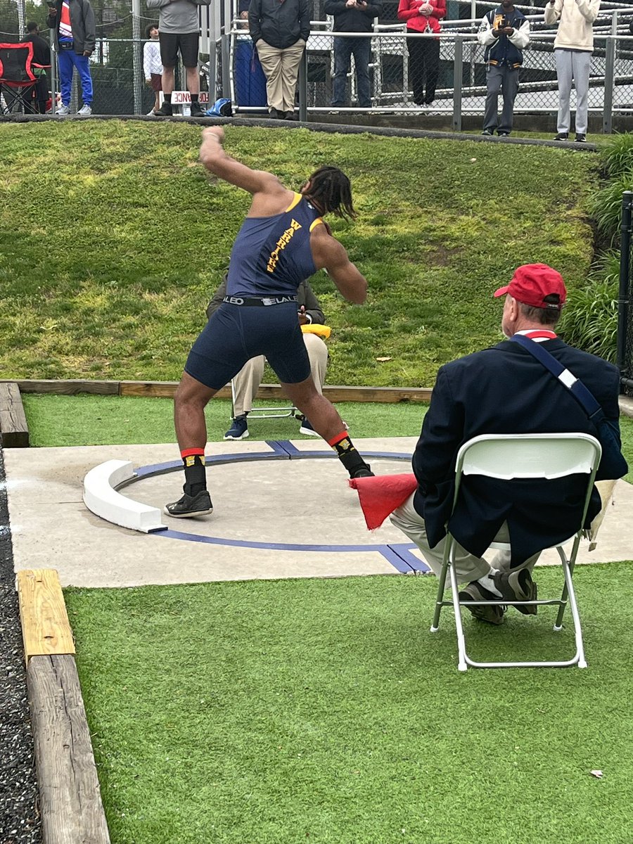 Yanchuck_FTPS's tweet photo. Great day at the Penn Relays today! Strong showing from the Boys 4x100, 4x400, &amp; Cam in the Shot. Cam finished overall 9th &amp; now has the furthest throw by a FHS athlete at the Penn Relays. Next up girls 4x100 tomorrow! @AD_FTPSchools @FHS_FTPSchools @FHS_Booster @WNews_FTPS https://t.co/1KZNG0I0U6