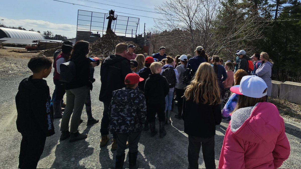msjcorey's tweet photo. Yesterday, students from grades 3 and 4 @Oldfield_Osprey released 372 trout fry into @SackvilleRivers with the help guidance of Dr. and Mrs. Angelidis. We are so grateful for this amazing learning opportunity! #SeeWhatImLearning @HRCE_NS https://t.co/b6ix3JpT9E