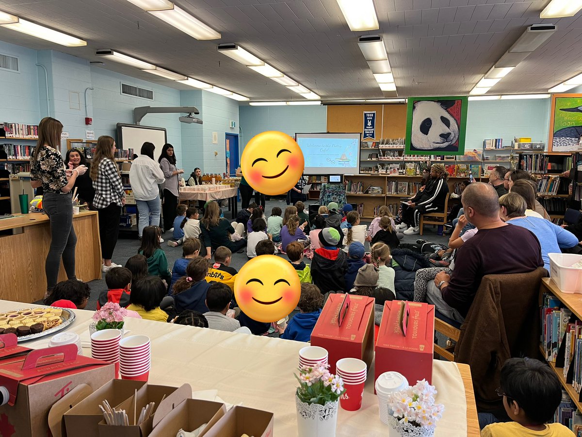 An amazing day celebrating student voice at the KSPS poetry cafe! <a href="/TdsbKeele/">TDSB_Keele</a> @DebbieDonsky