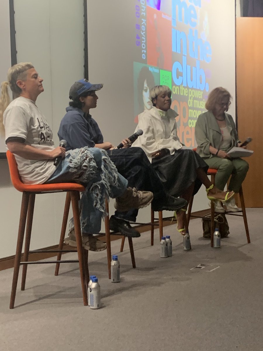 CharlesLHughes2's tweet photo. Peaches, King Princess, Dawn Richard, Ann Powers. Wow. Only at the #PopConference https://t.co/ssv8AHdGbM