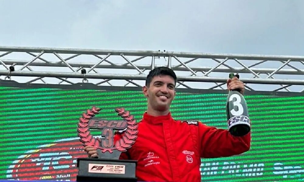 labrujula24's tweet photo. Un piloto de Guaminí se incorporó a una estructura bahiense del Turismo Pista https://t.co/GQUWJarfUb #Deportes #feliperey #j2touringcar #todomotores #turismopista https://t.co/zH5MjqrafG