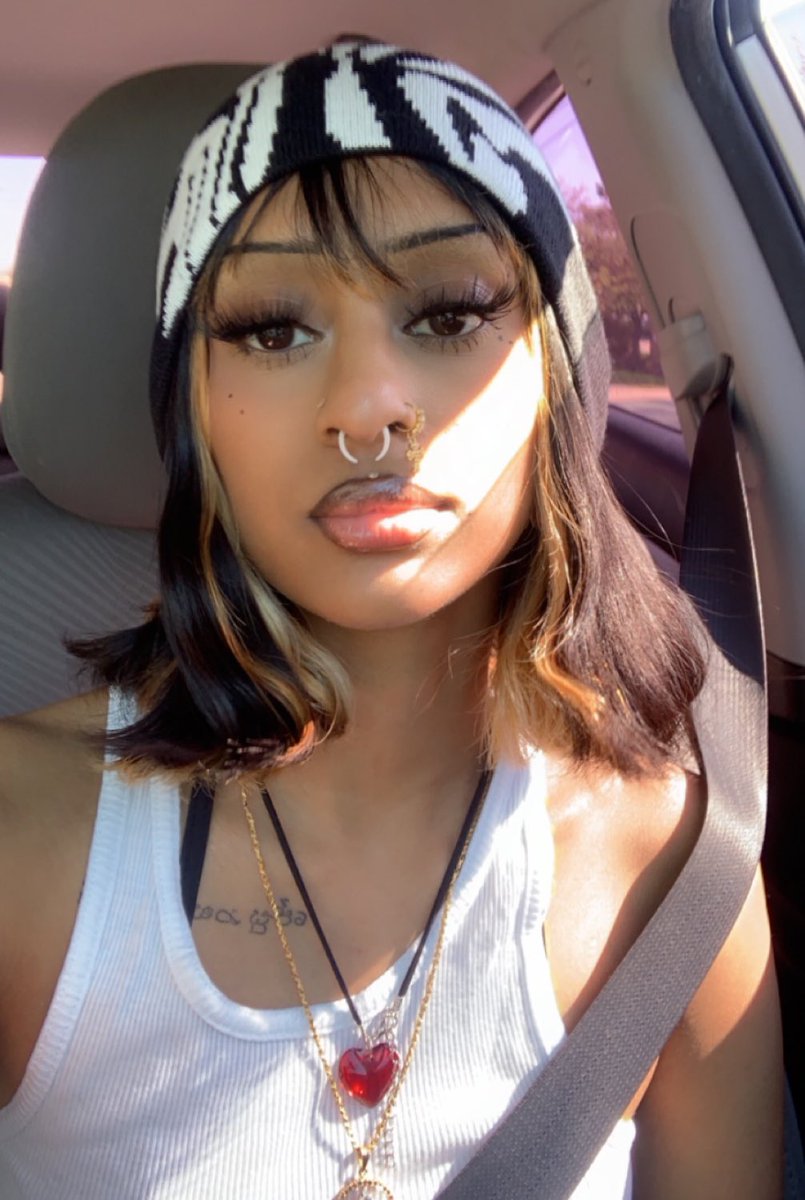 graveyardkitty_'s tweet photo. Beanie time (put a shirt on before going out) https://t.co/MWQTjLCT4Z