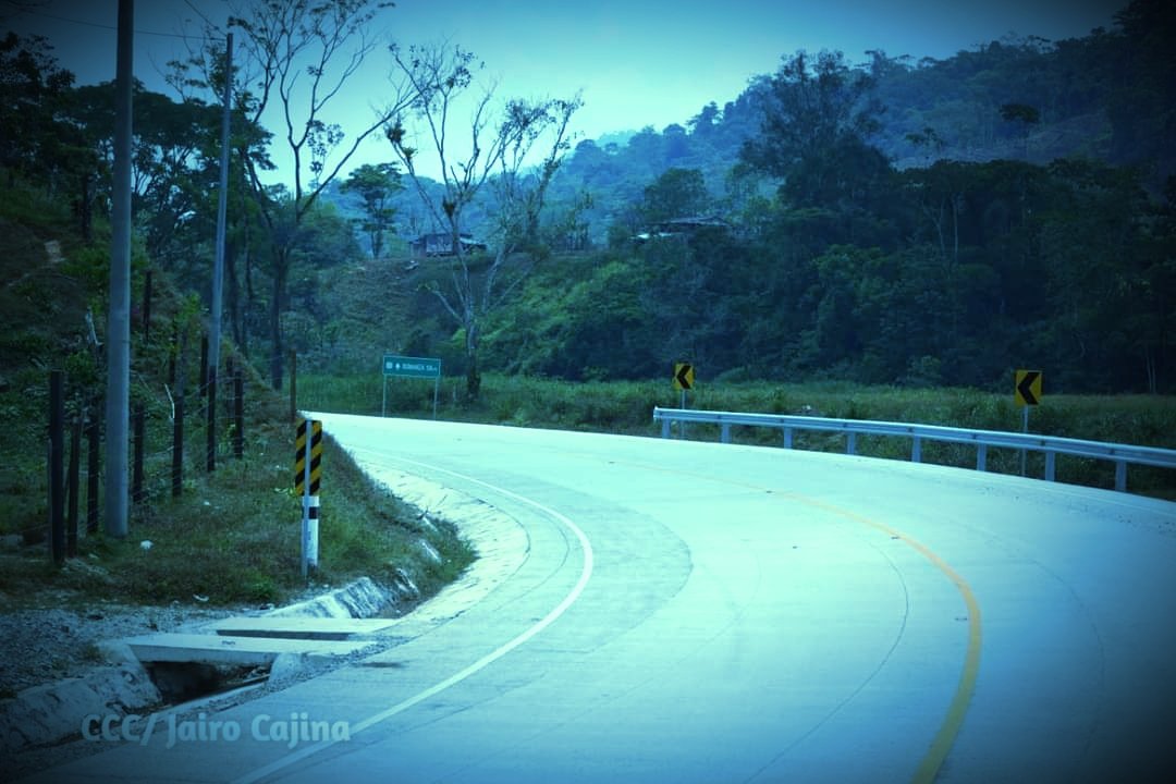 VanegasManuel2's tweet photo. Hoy 27 de abril, nuestro Gobierno, a través del MTI, inauguró el segundo tramo de la carretera Rosita–Bonanza, en la Región Autónoma de la Costa Caribe Norte.  Nicaragua Triunfa.✌🏻✌🏻✌🏻🇳🇮🇳🇮🔴⚫🔴⚫
#NicaraguaTriunfa
 #LaPazNuestraVictoria
#LeonRevolución
@VRVEUNANLeon @CUUN1914 https://t.co/aJHTNbNzTB