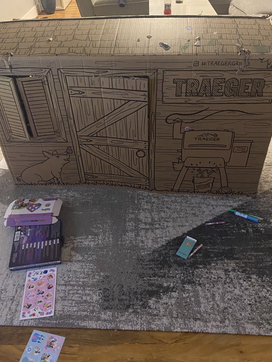 TomFigg's tweet photo. @TraegerGrills you win. My daughter loved the box. Very nice idea! She’ll be painting it tomorrow. https://t.co/TcxMwWZ3H6