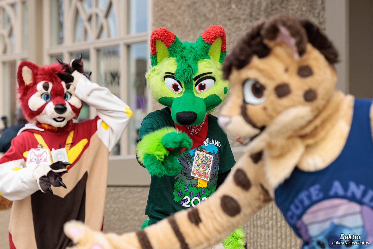 Thank you <a href="/NexusFolf/">Gale Frostbane</a> for giving me the chance to be Dew Shep during the <a href="/Furcationland/">Furcationland</a> parade! It was my first time suiting and I had a lot of fun!
#Furcationland #FCL2023

📷 @DoktorTheHusky