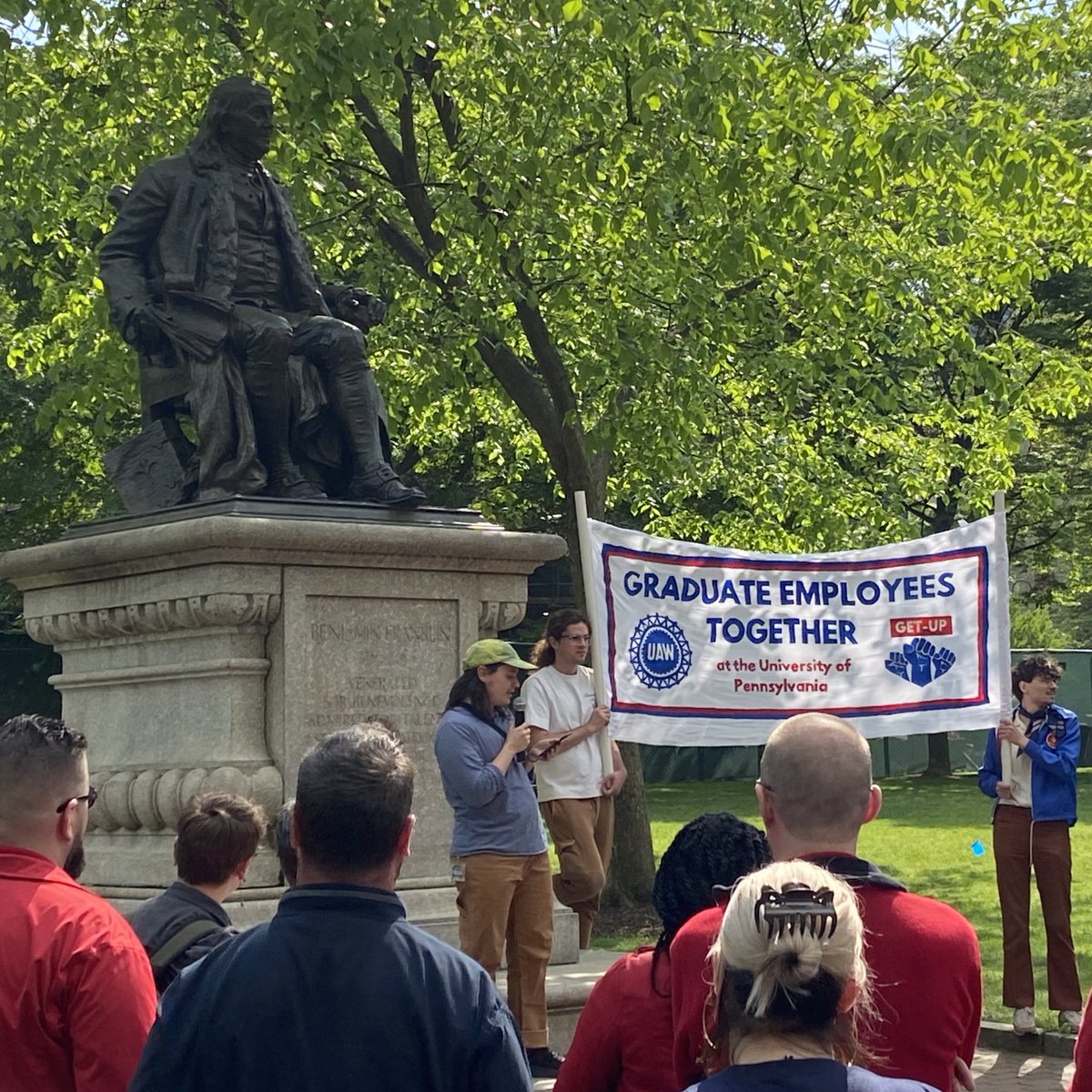 The <a href="/GETUPgrads/">GETUP-UAW Local 5124</a> rally yesterday was awesome! So beautiful seeing the <a href="/Penn/">Penn</a> union movement grow and celebrating decades of grad worker organizing. Honored to give a speech and be represented at the rally by our bargaining committee member Lu!