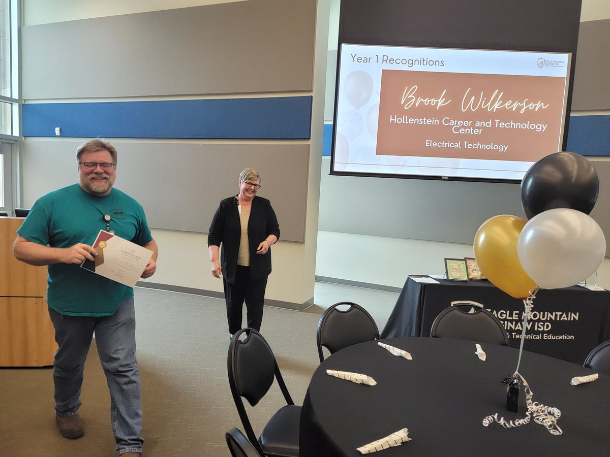 CtcHollenstein's tweet photo. Thank you to @EMSISD_CTE for an amazing New Teacher Academy celebration! We are grateful for all your support. We are so proud of our teachers. @PracticumWBL @EMSISD #HCTCready #emsproud https://t.co/DAmd6F06eO