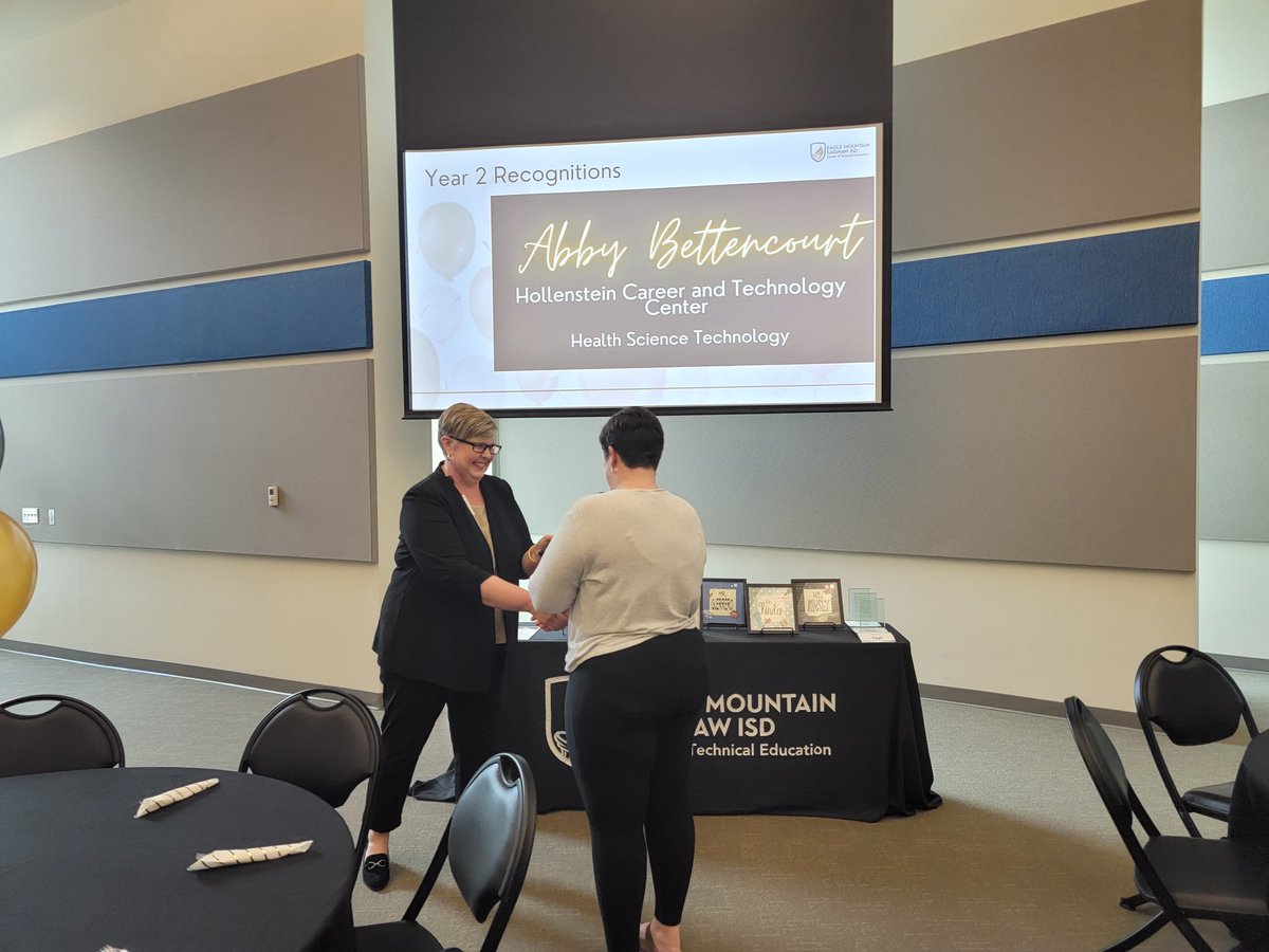 CtcHollenstein's tweet photo. Thank you to @EMSISD_CTE for an amazing New Teacher Academy celebration! We are grateful for all your support. We are so proud of our teachers. @PracticumWBL @EMSISD #HCTCready #emsproud https://t.co/DAmd6F06eO