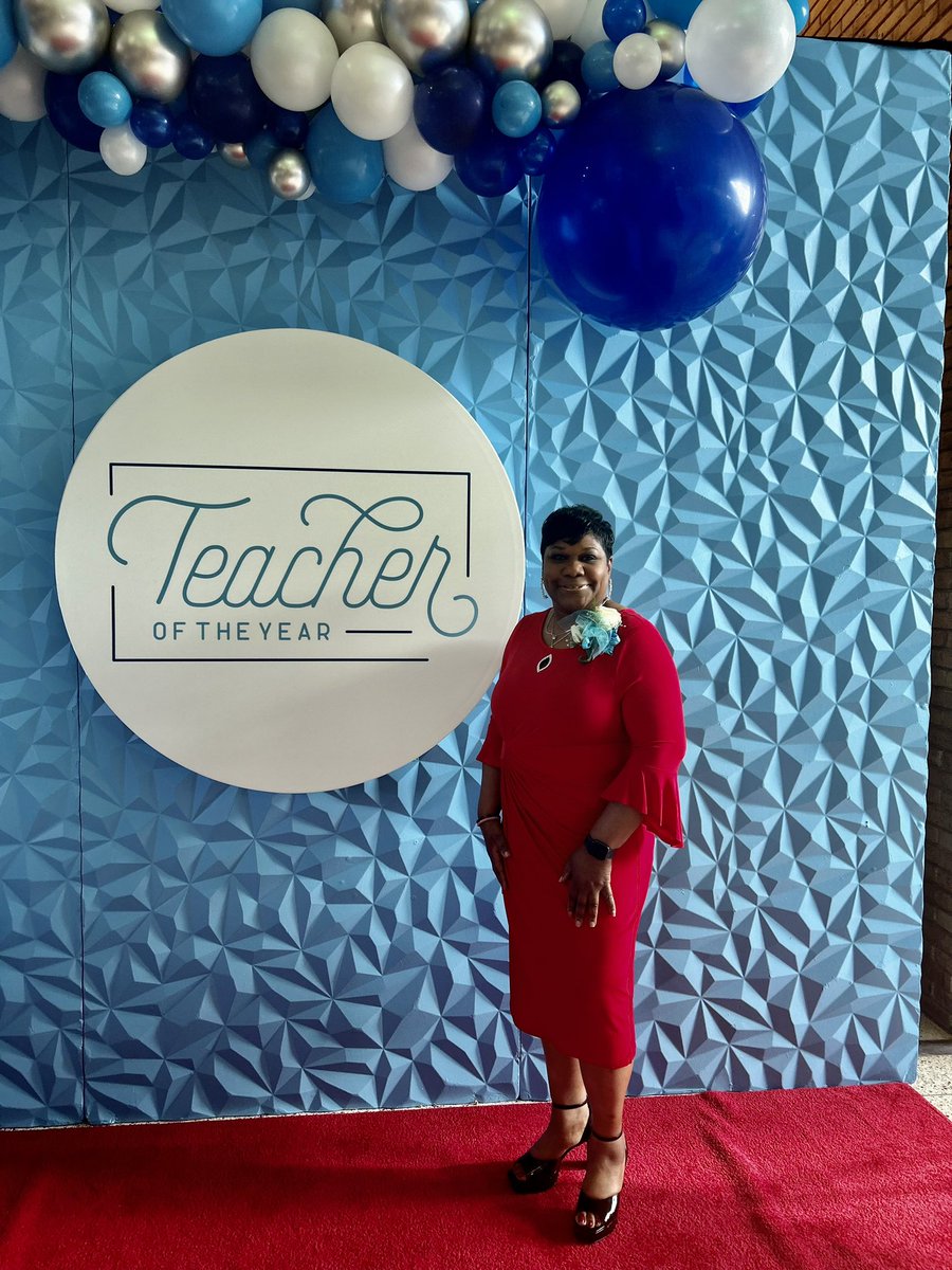 LoveJonesABJ's tweet photo. So proud of our well deserved Teacher of the Year @ttamani2001 thanks for being a wonderful educator to our future! OO-OOP❤️👏🏾👏🏾🔥🔥@SamhoustonMS @IrvingISD https://t.co/7UbyVUhAyp