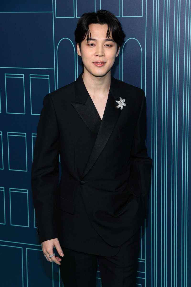 thebtschart's tweet photo. Jimin at the re-opening of Tiffany &amp; Co. flagship store on 5th Avenue in New York tonight.

#JiminXTiffanyAndCo https://t.co/LBXmij7pUD