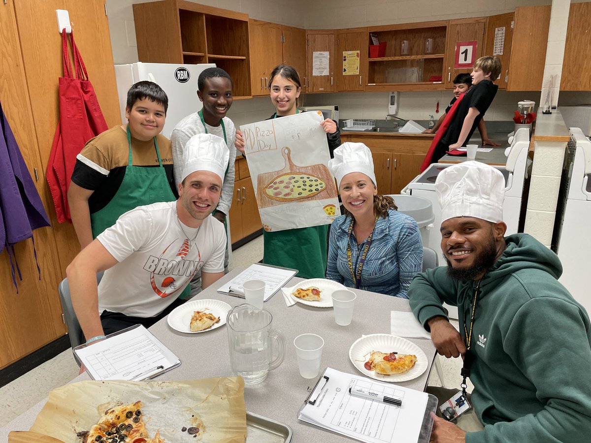 viviennewoon's tweet photo. Day 2 of Pizza Wars brought young guest judges from Take Your Child To Work Day! Thank you to so many teachers and their children who tirelessly tasted and reviewed! @LCPScte @RBMS_Official @RBMS_FACS https://t.co/0qdcAq4gUY