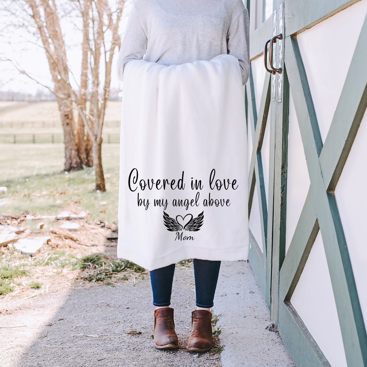 WildWishesShop's tweet photo. Wrap yourself in the warmth of love with our personalized blanket "Covered in love by my angels above". This beautiful heartfelt message will remind you that you're surrounded by the love of your angels. #personalizedblanket #angelsabove #spreadlove https://t.co/0uEEenDywk https://t.co/yNNawHrBiL