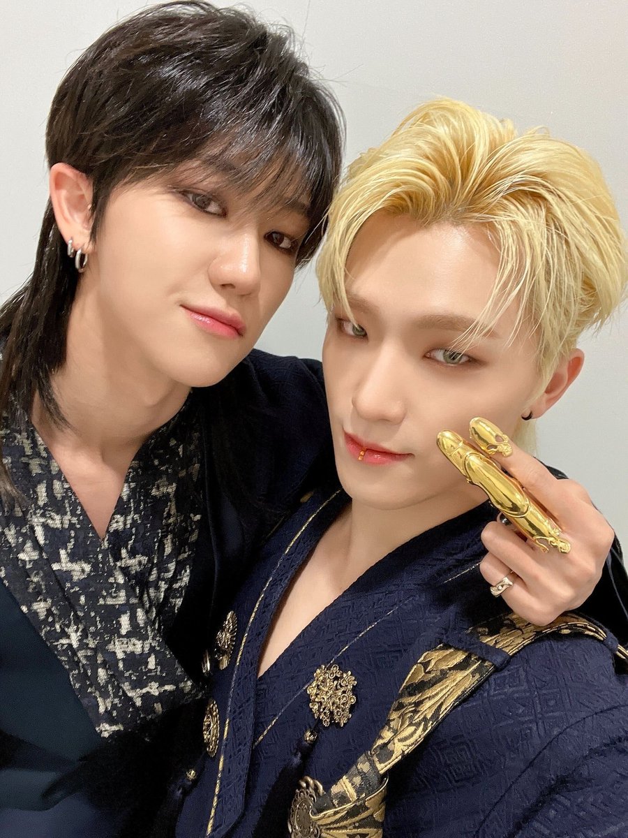 LA MI4ADA DE DINO ÉL ENLOQUECIÓ