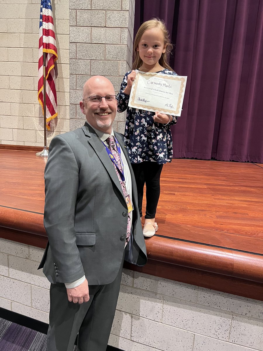 pamelapamcakes's tweet photo. Wonderful evening at @avon_pac showcasing all of Avon’s finest student artists! Especially proud of this little gal who was picked for a superintendent’s choice award by @ben_hodge Special thanks to all of the Avon art teachers nurturing our students!
@SupportAvonSch @AVONELC https://t.co/2QRq8rTgsB